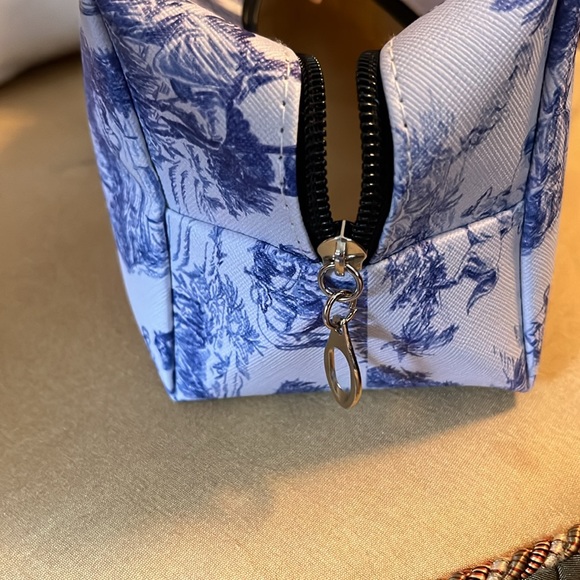 Makeup Case - Picture 5 of 5